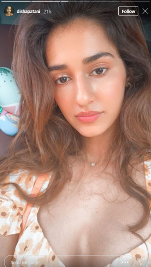 Disha Patani Flaunts Her Radiant Skin With Dewy Make-Up Look!