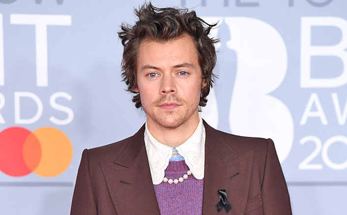 Harry Styles Runs Around Amalfi Coast With Flying Hair & We Order Alexa To Play ‘Kuch Kuch Hota Hai’