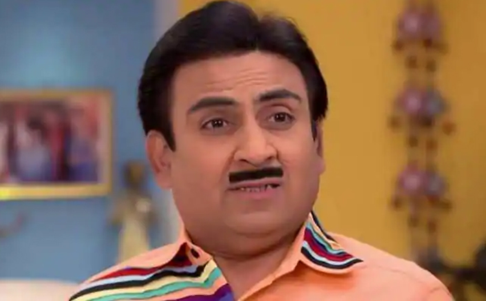 Taarak Mehta Ka Ooltah Chashmah: Dilip Joshi AKA Jethalal Sanitizes Bread Along with Vegetables