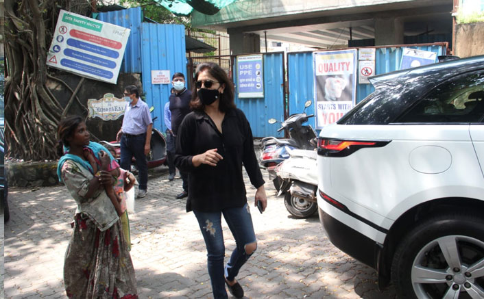 Ranbir Kapoor Flaunts His Bicycle In These Pics, Spotted With Mom Neetu Kapoor!