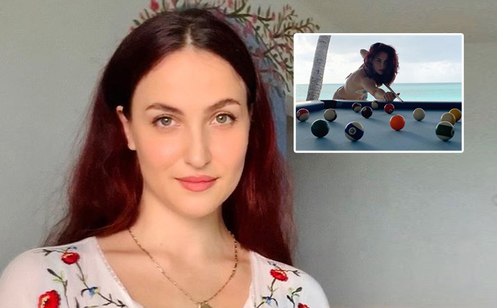Elli AvrRam plays pool in bikini by the beach(Pic credit: Instagram/elliavrram)