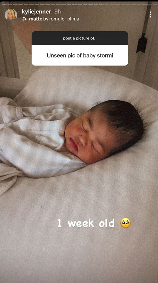 Kylie Jenner Shares An Unseen Picture Of Her Pregnant Belly & It Has Our Heart