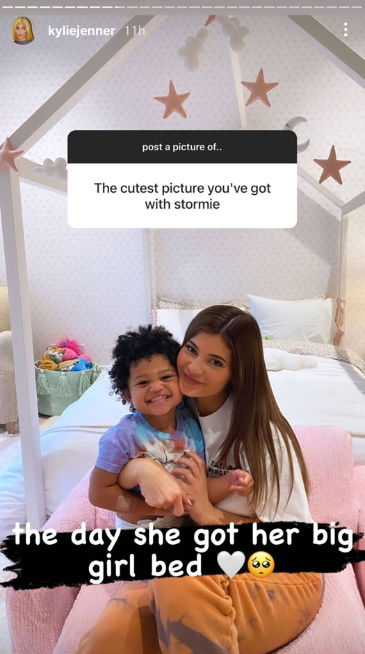 Kylie Jenner Shares An Unseen Picture Of Her Pregnant Belly & It Has Our Heart