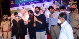 Akshay Kumar attends Mumbai Police event with Aaditya Thackeray, Anil Deshmukh