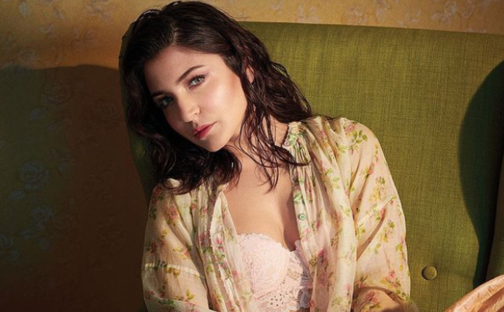 Anushka Sharma shares picture of 'serial chillers'