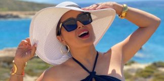 Salma Hayek looks fiery hot in monokini post