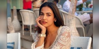 Sonal Chauhan flaunts hourglass frame in new bikini post