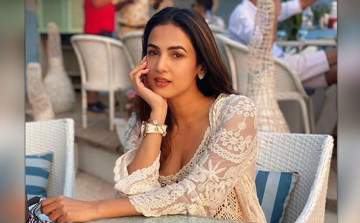 Sonal Chauhan Flaunts Hourglass Frame In New Bikini Post