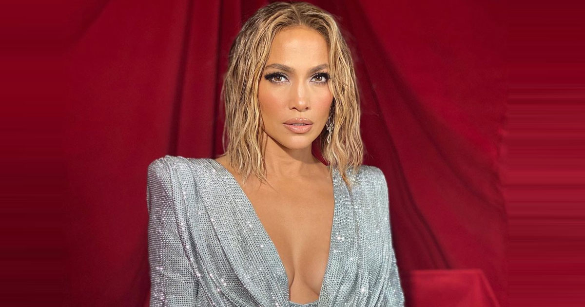 J.Lo 'chooses not to pay attention' to fiance A-Rod's affair rumours