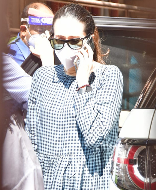 Kareena Kapoor Khan & Karisma Kapoor Snapped Post The Demise Of uncle Rajiv Kapoor