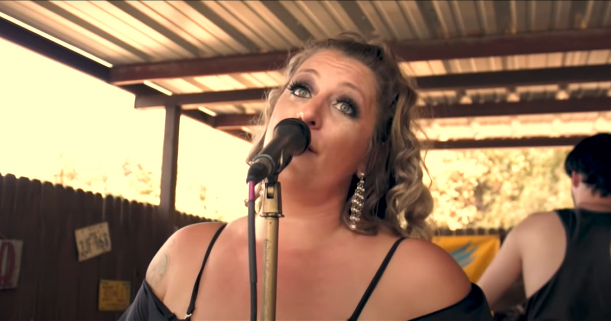 Country Singer Taylor Dee Passes Away At The Age Of 33, Check Out