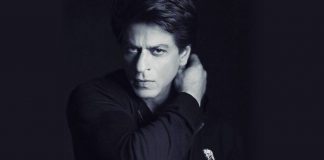 Shah Rukh Khan Offers Prayers To His Parents