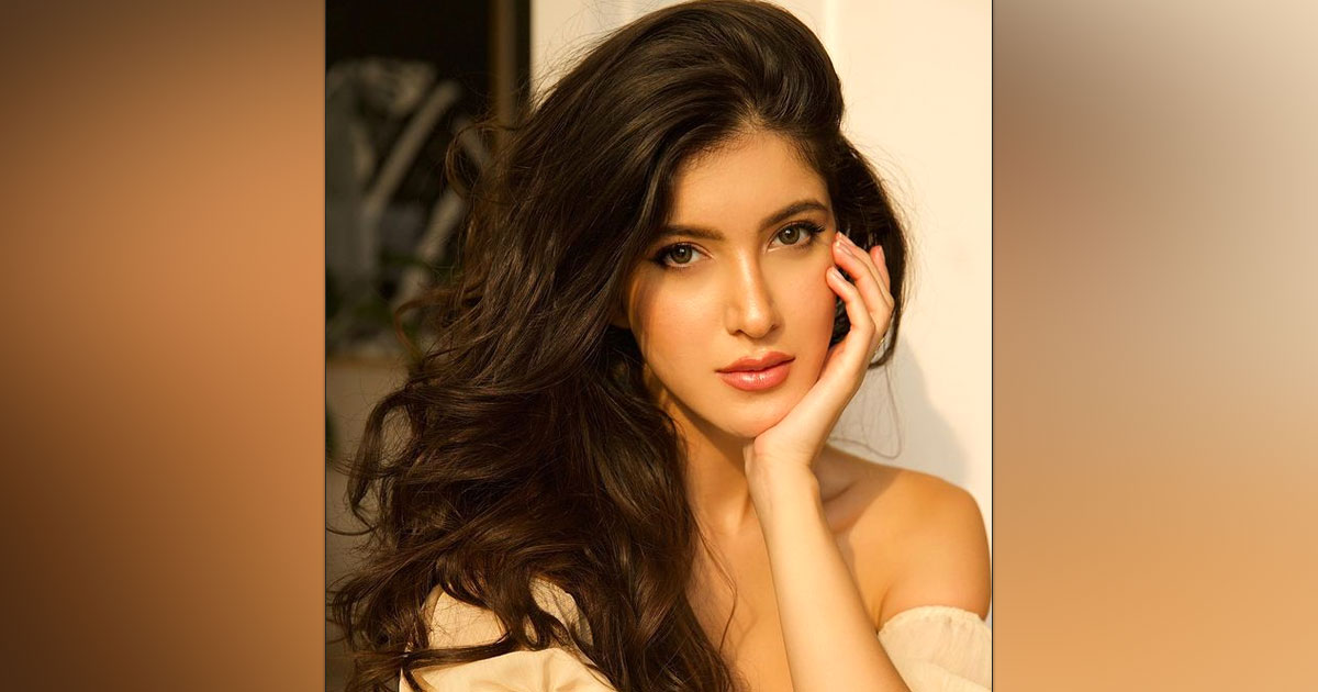 Shanaya Kapoor's Skincare Regime Consists Of Minimalistic Products That Are Accessible & Inexpensive For Everyone To Try - Deets Inside