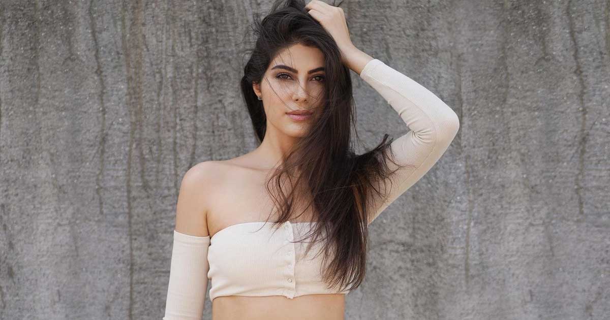 Sacred Games Fame Elnaaz Norouzi Treats Fan With Bikini Pic As She Reaches 1 Million Followers On Instagram