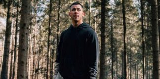 Nick Jonas Won’t Let His Rib Injury Come In The Way Of Hosting Billboard Music Awards!