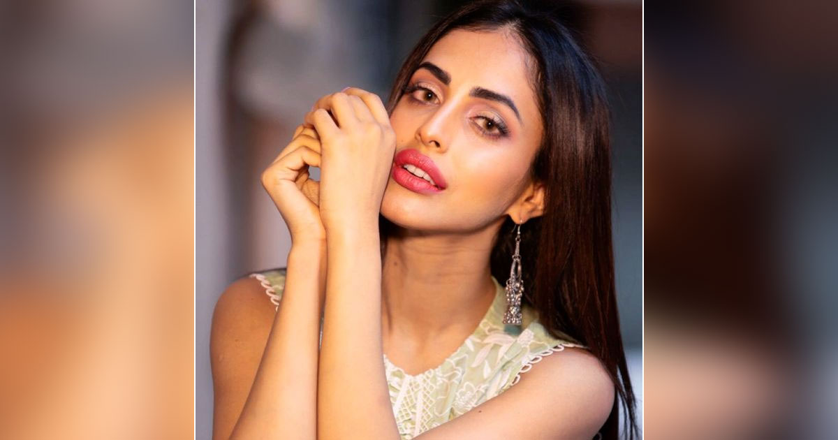 Priya Banerjee Requests The Government For Vaccination. Says, “I Tried To Book A Slot, The Vaccination Is Nowhere Available”