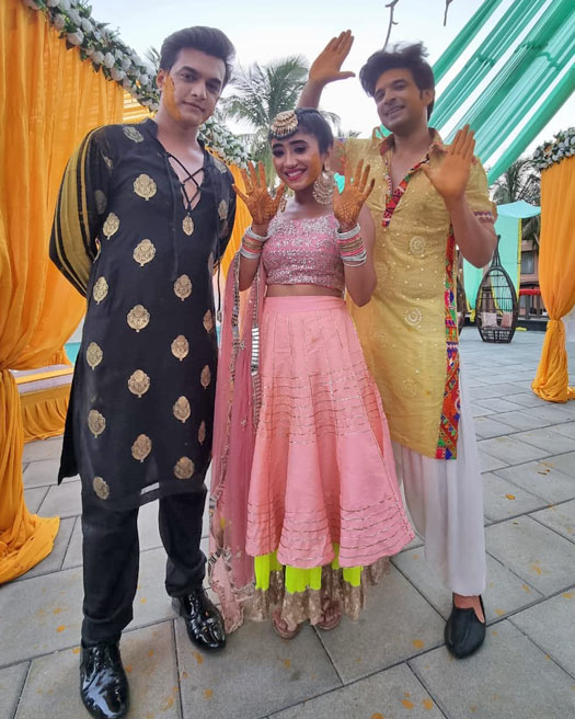 'Yeh Rishta Kya Kehlata Hai': The Goenkas have a ball at Sirat and Ranveer's haldi celebration