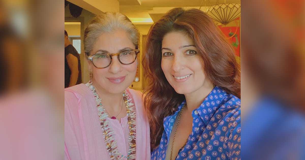 'A certain someone' photobombs Twinkle Khanna's selfie with mom Dimple Kapadia