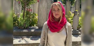 Amber Heard Was Once Trolled For Visiting A Mosque In Istanbul