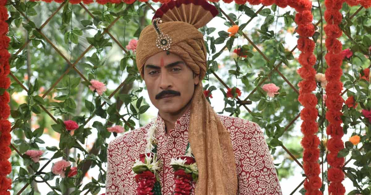  'Anupamaa': Anupamaa Faints, Vanraj Runs To See Her