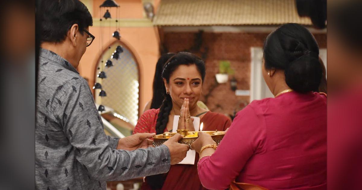 Anupamaa Daily Update: Baa, Babuji Welcome Anupamaa Once Again In The House, Kavya Shocked!