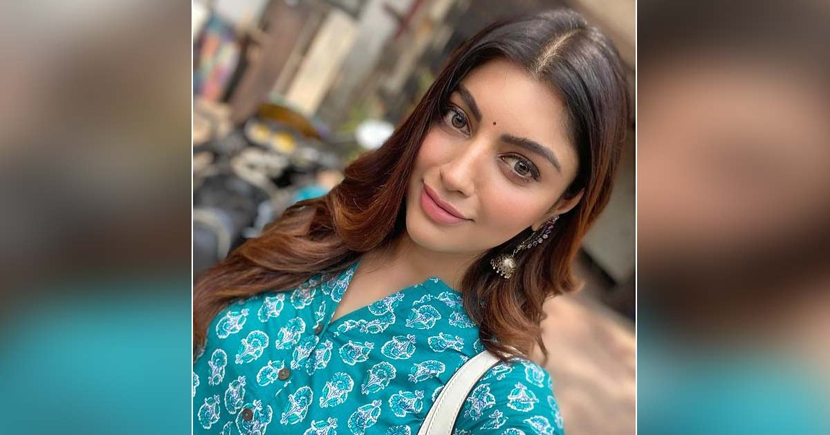 Bollywood actress Akanksha Puri gets supremely upset, here’s the reason why. Check it out!