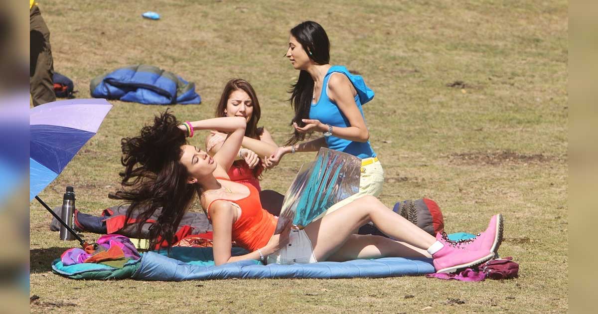 Evelyn Sharma asks fans to share their favourite dialogue from her favourite film
