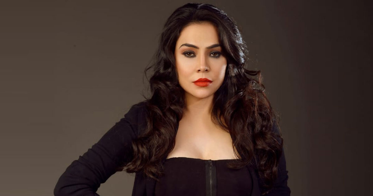 Nikita Rawal files FIR against stalker