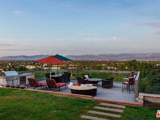 Sunny Leone & Husband Daniel Weber Put Their Massive LA Mansion On Sale, See Inside Pictures!