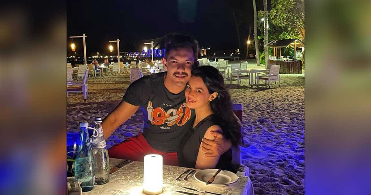 Aditya Narayan & Shweta Agarwal Are Vacationing In Maldives