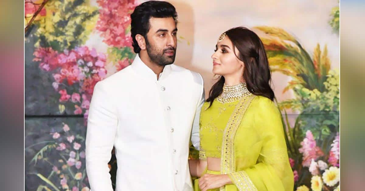 Fans Notice Ranbir Kapoor Kissing Alia Bhatt, See Pics