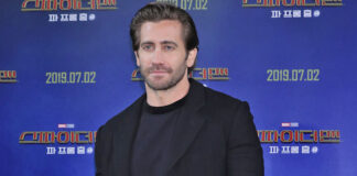 Jake Gyllenhaal says bathing isn't 'necessary'
