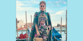 Jennifer Lopez accidentally leaves price tag on Dolce & Gabbana cape