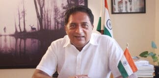 Prakash Raj suffers fracture, rushes to Hyderabad for surgery