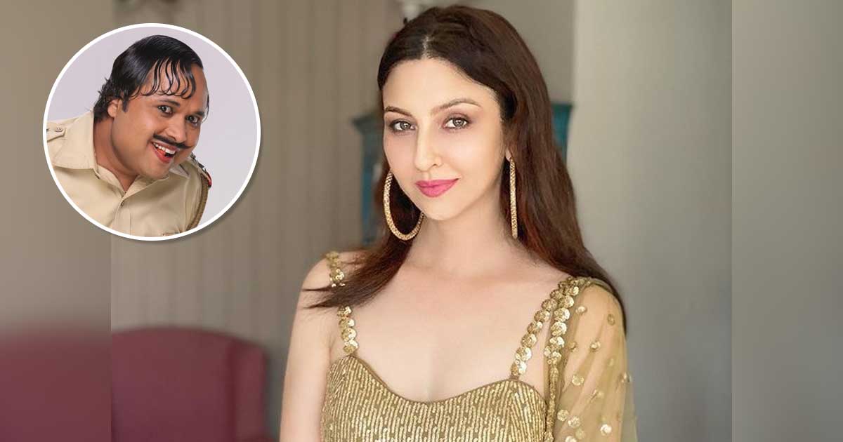 Bhabiji Ghar Par Hai Fame Saumya Tandon Looks Stunning In Blazer Paired Up With Bra