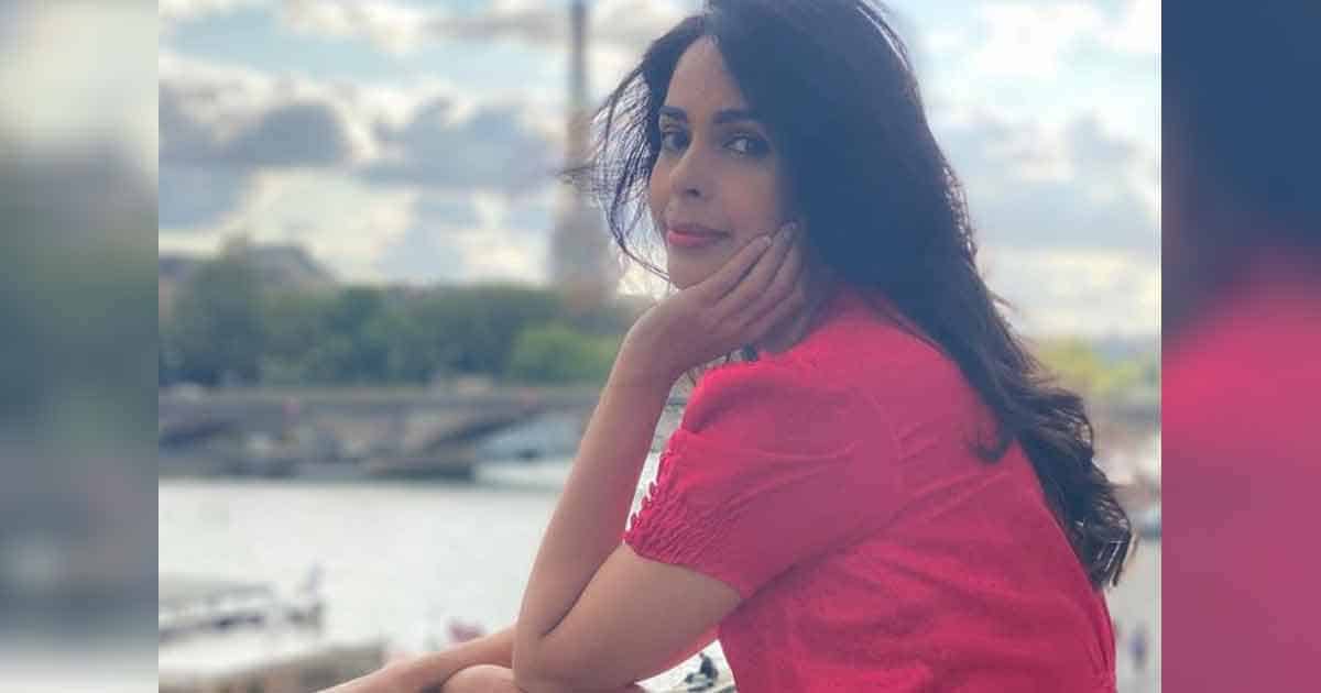 Mallika Sherawat Says She Always Stay Away From People Who Give Off Bad Vibes