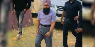 Netizens Troll Aamir Khan Over His Latest High Waist Pants Look From Laal Singh Chaddha: "Kya Bakwass?"