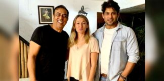 Vindu Dara Singh Shares An Emotional Video Of Sidharth Shukla Meeting His Wife & Says “He Is Watching As An Angel…” Vindu Dara Singh Uploads A Very Heartfelt Throwback Video Of His Wife Meeting Sidharth Shukla