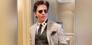 Shah Rukh Khan's Fan Distracts Others Present Outside Mannat By Impersonating As Him