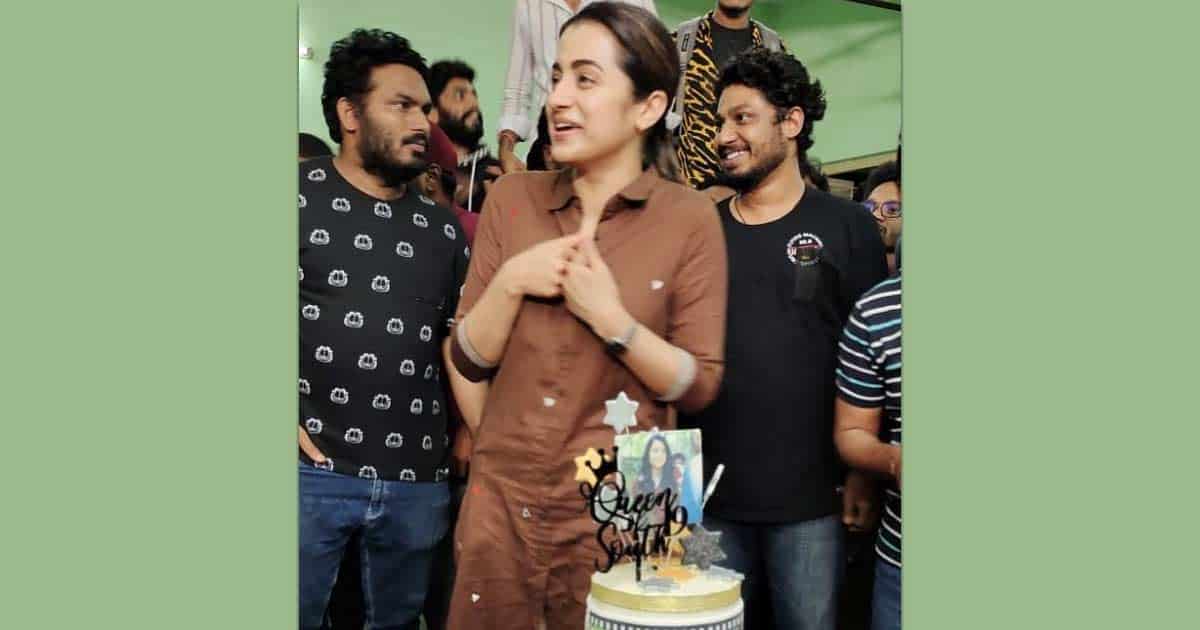 South Beauty Trisha Feels Delighted To Complete 19 Years In Film Industry