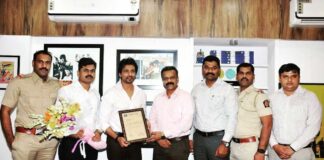 Actor Nikhil Dwivedi felicitated by Mumbai Police's State Intelligence Unit