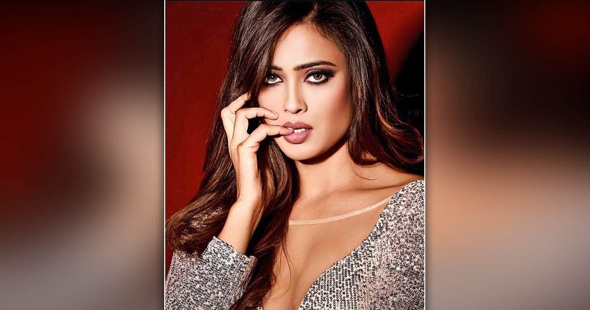 Shweta Tiwari Spotted After 'Bra Size' Controversy At Bigg Boss 15 Finale, Netizens Troll Mercilessly - Check Out