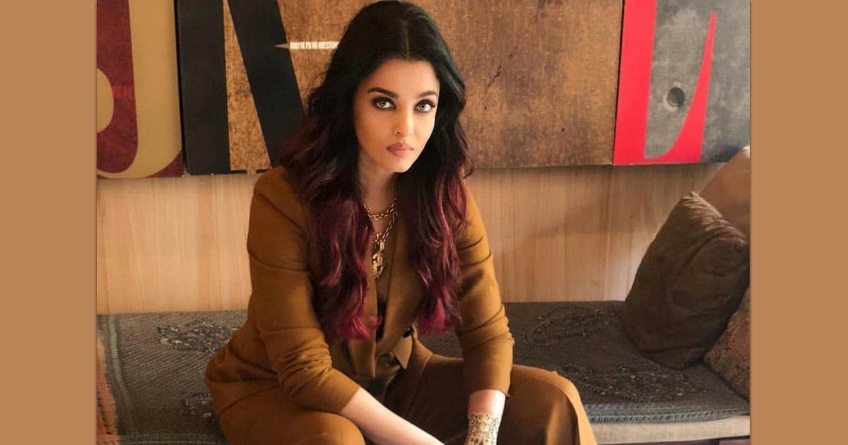 Did You Know? Aishwarya Rai Bachchan Once Had Tears In The Eyes & Lashed Out At Paparazzis: "What's Wrong With You 
