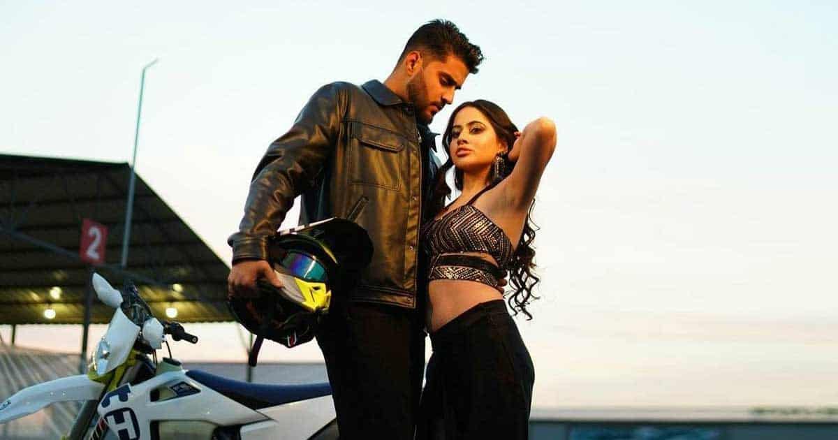 Urfi Javed and lndo-Canadian singer Kunwarr set the screens on fire with their sizzling chemistry in 'Befikra', fans are going gaga over the pair