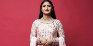 Gujarati Folk Singer Geeta Ben Rabari Showered With Dollar Bills At US Concert, Raises Rs 2.25 Crore For Ukraine