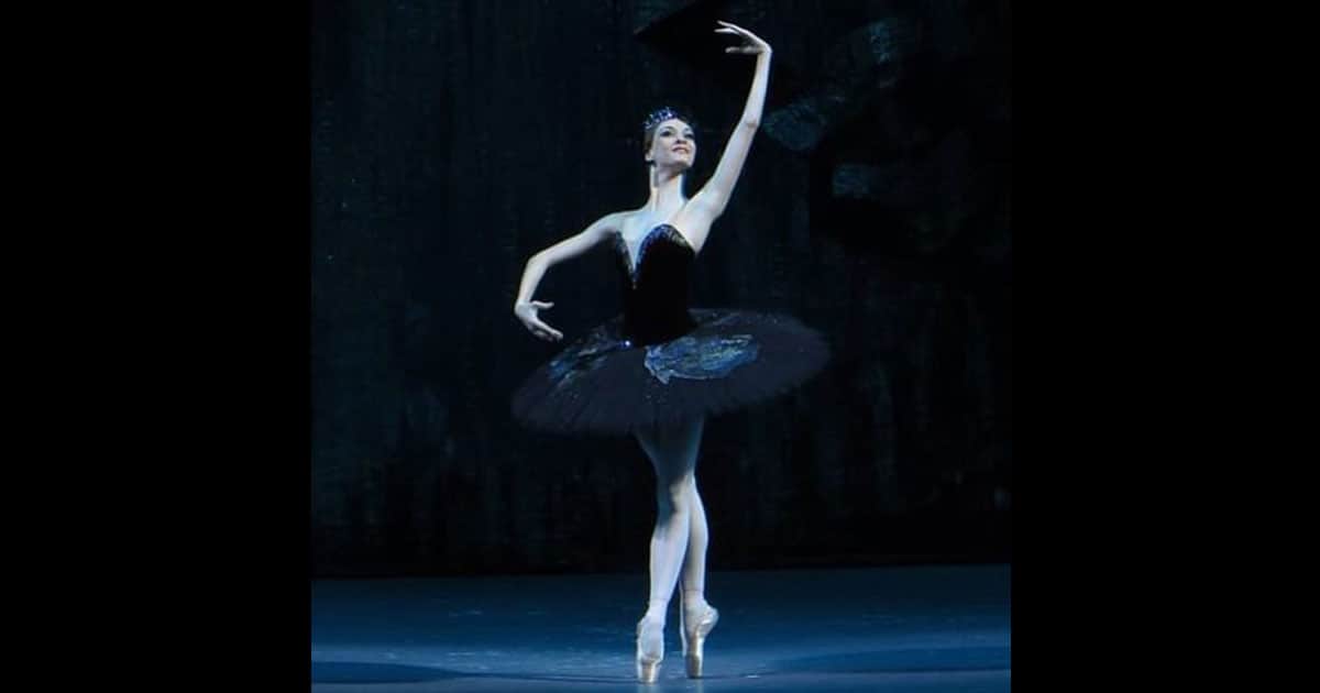 Top Russian ballerina Olga Smirnova quits Bolshoi ballet over Ukraine war