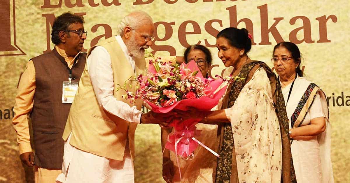 Asha Bhosle Gets Emotional As She Remembers Lata Mangeshkar At Lata Deenanath Mangeshkar Award