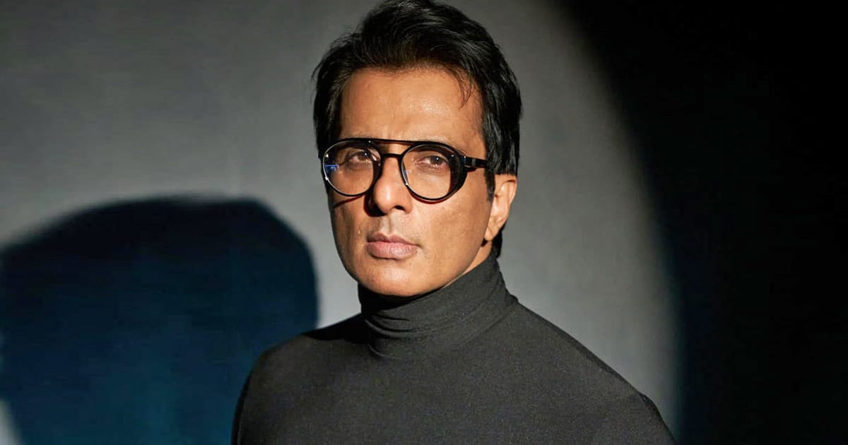 Sonu Sood Offers His Business Class Seat To An Old Man, Netizens React