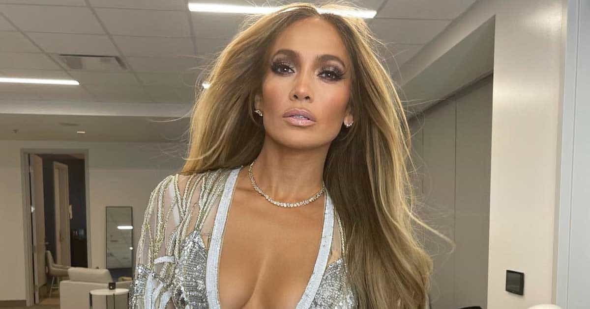 When Jennifer Lopez's Skin-Fit Body Suit Ripped Open Exposing Her