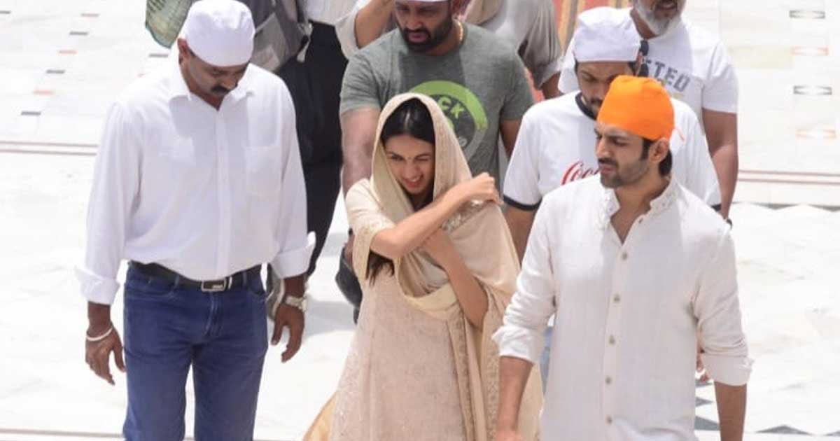 Kartik Aaryan, Kiara Advani Visit Gurudwara In Delhi Ahead Of Bhool Bhulaiyaa 2 Release!